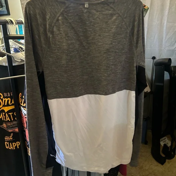 American Eagle Outfitters Gray Flex Tee with Yellow Accents - Picture 4 of 4